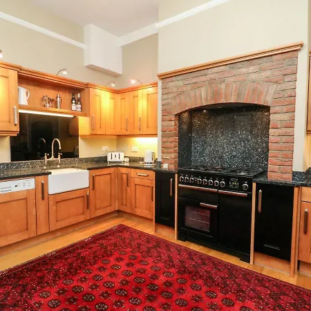 Heanor House 度假居 *