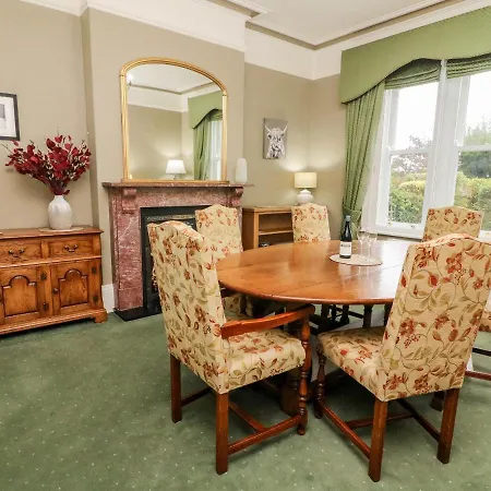 度假居 Heanor House 莱伯恩