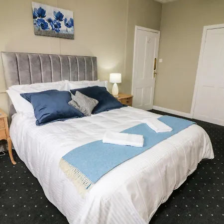 Heanor House 度假居 *