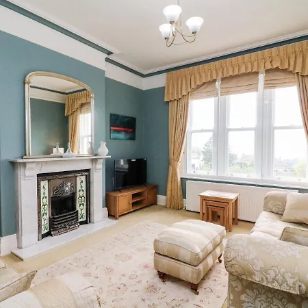 度假居 Heanor House 莱伯恩