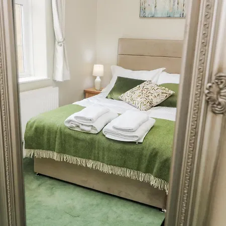Holiday home Heanor House
