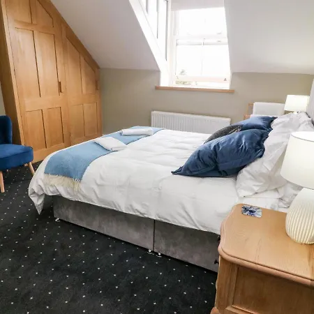 Heanor House * Leyburn
